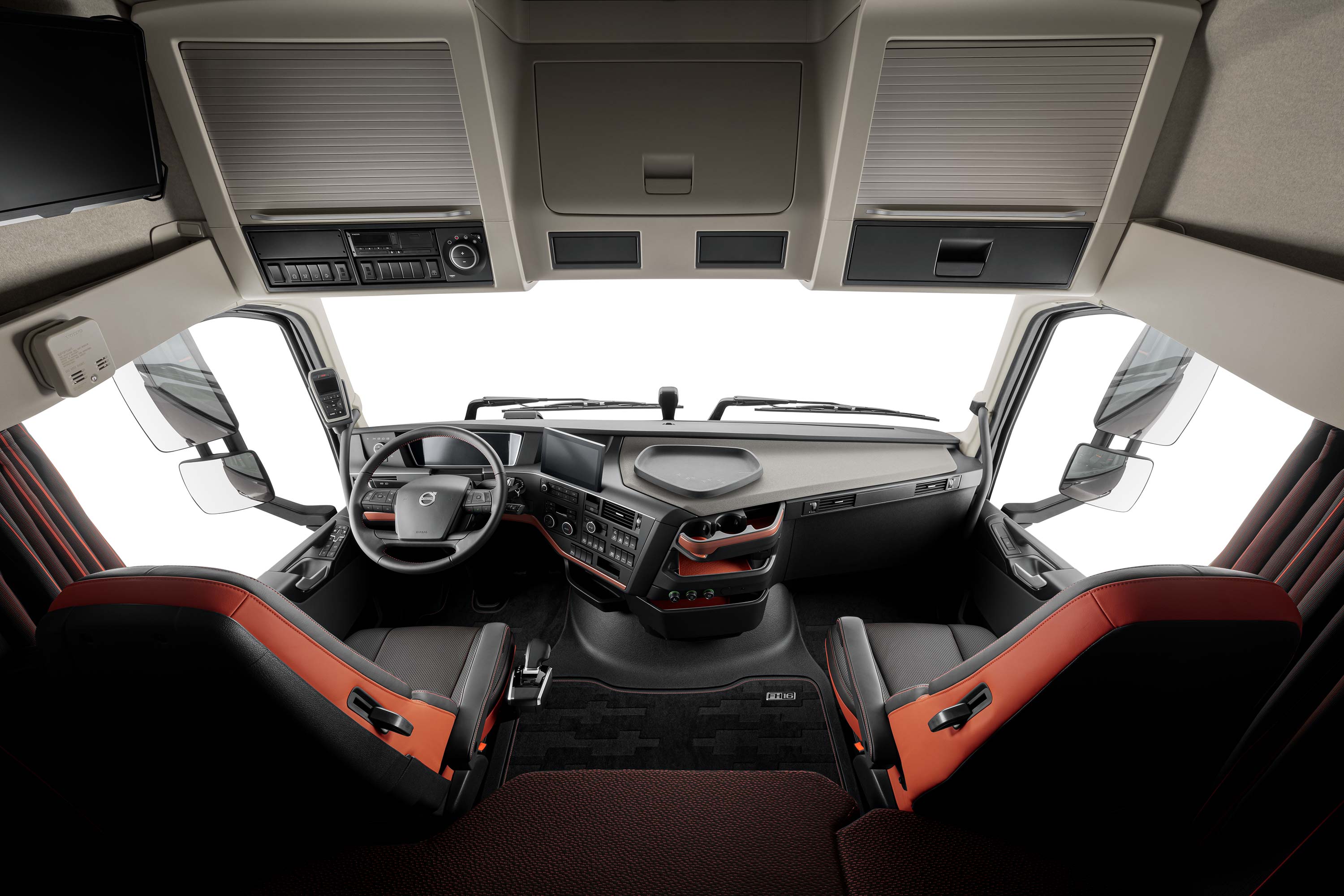 Volvo FH16 предлага уникален външен вид и много място.